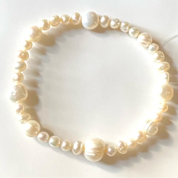 Genuine Cultured Pearl Stretch Bracelet - Picture 1 of 6